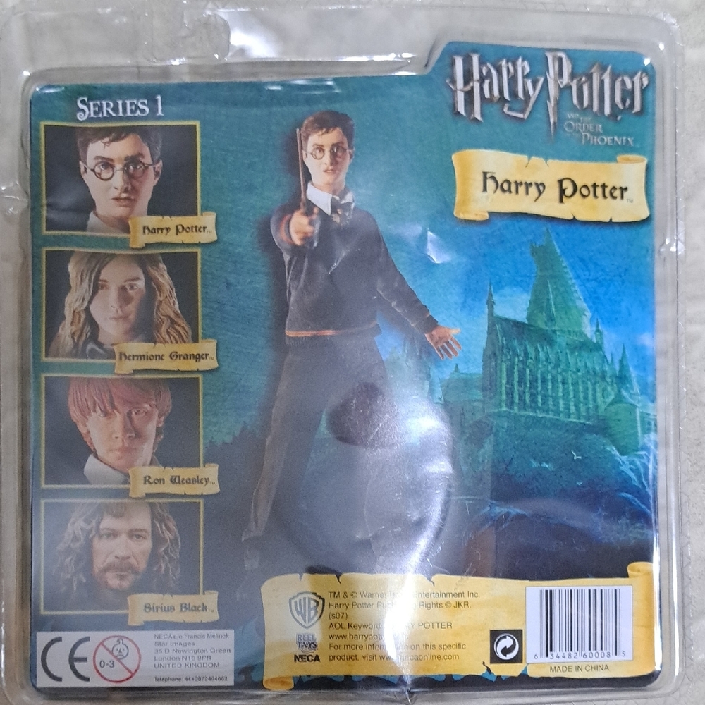 Harry Potter Action Figure with Wand & Base SEALED - Picture 5 of 5